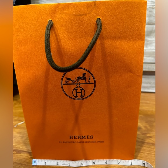 Hermès medium shopping bag. Got directly from Hermes store 100% Authentic - Picture 4 of 7